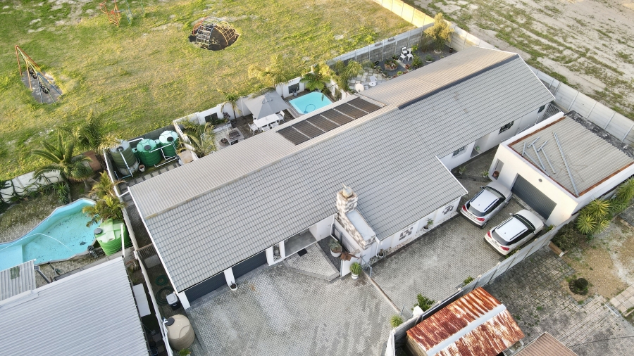 3 Bedroom Property for Sale in Loucharmante Western Cape